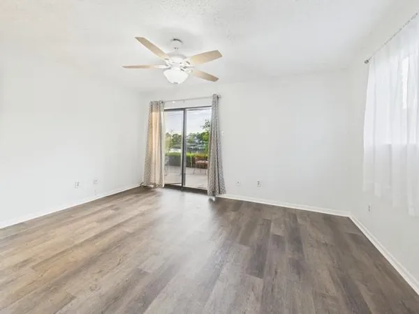 $184,900 | 849 Gun Barrel Lane, Unit B4, Gun Barrel City, TX 75156