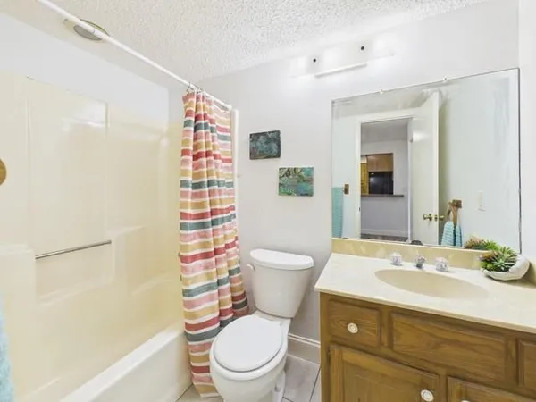 $184,900 | 849 Gun Barrel Lane, Unit B4, Gun Barrel City, TX 75156