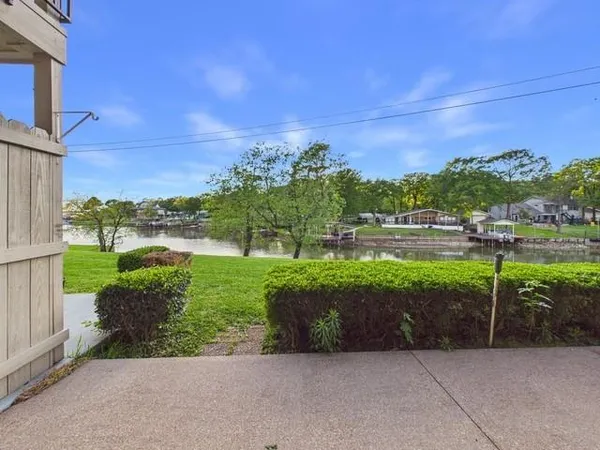 $184,900 | 849 Gun Barrel Lane, Unit B4, Gun Barrel City, TX 75156