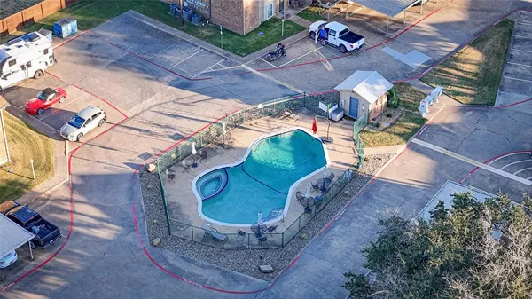 $184,900 | 849 Gun Barrel Lane, Unit B4, Gun Barrel City, TX 75156