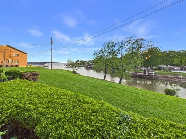 $184,900 | 849 Gun Barrel Lane, Unit B4, Gun Barrel City, TX 75156