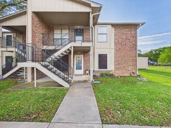 $184,900 | 849 Gun Barrel Lane, Unit B4, Gun Barrel City, TX 75156