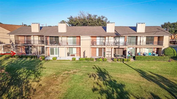 $184,900 | 849 Gun Barrel Lane, Unit B4, Gun Barrel City, TX 75156