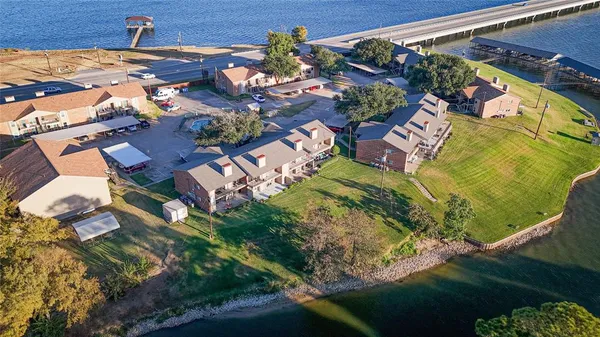 $184,900 | 849 Gun Barrel Lane, Unit B4, Gun Barrel City, TX 75156