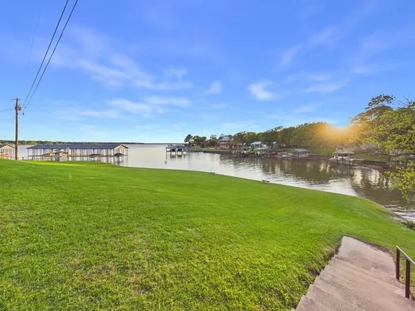 $184,900 | 849 Gun Barrel Lane, Unit B4, Gun Barrel City, TX 75156