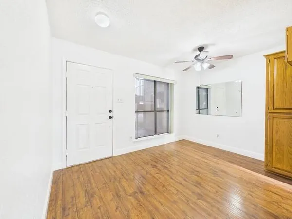 $184,900 | 849 Gun Barrel Lane, Unit B4, Gun Barrel City, TX 75156