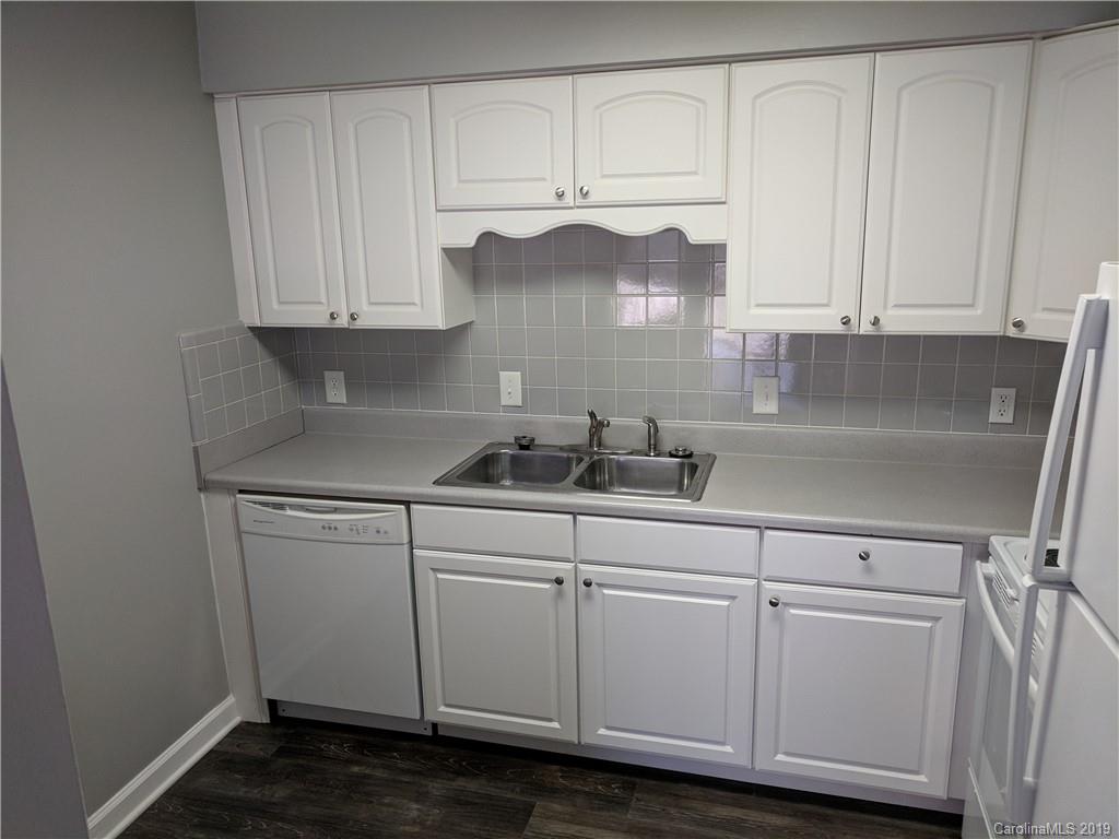 7005 Quail Hill Road Charlotte, NC 28210 - Photo 4 of 6