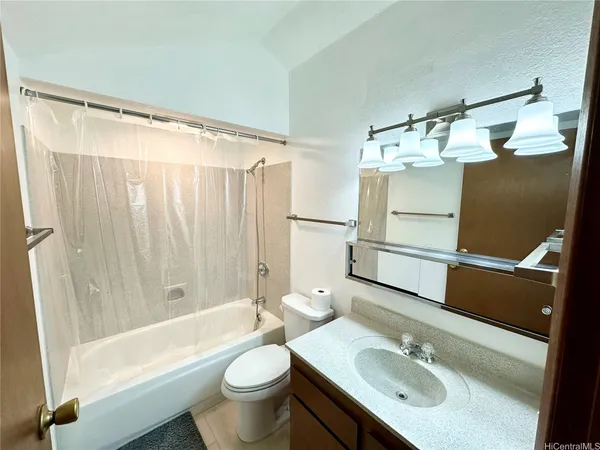 $3,200 | 98-1379 Koaheahe Place, Unit 33, Pearl City, HI 96782