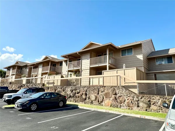 $3,200 | 98-1379 Koaheahe Place, Unit 33, Pearl City, HI 96782