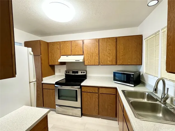 $3,200 | 98-1379 Koaheahe Place, Unit 33, Pearl City, HI 96782