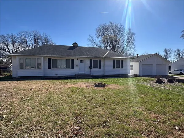 $299,000 | 602 Southwest 15 Street, Blue Springs, MO 64015