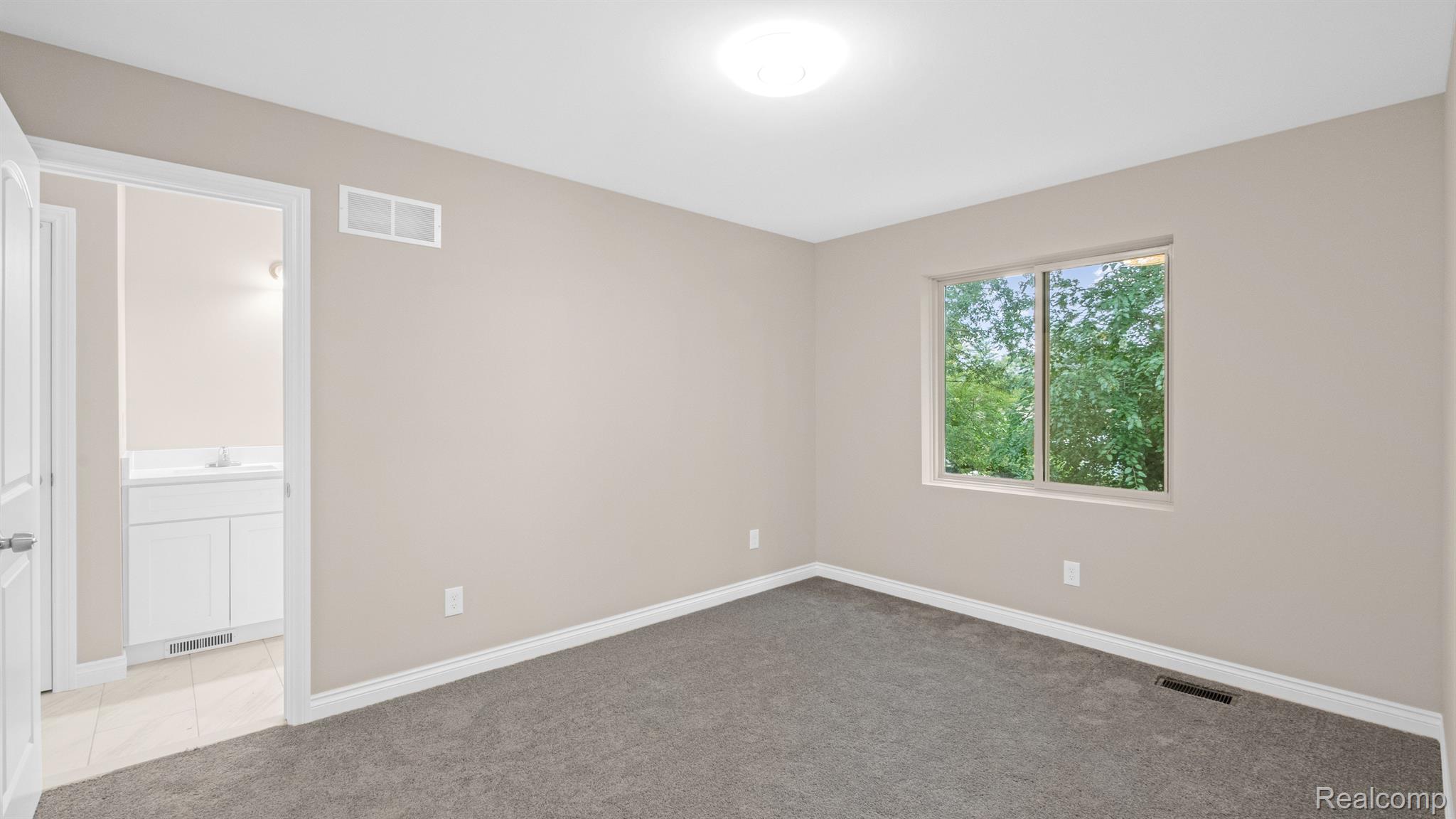 3237 Longview Avenue Rochester, MI 48307 - Photo 15 of 36 Gallery Image 15