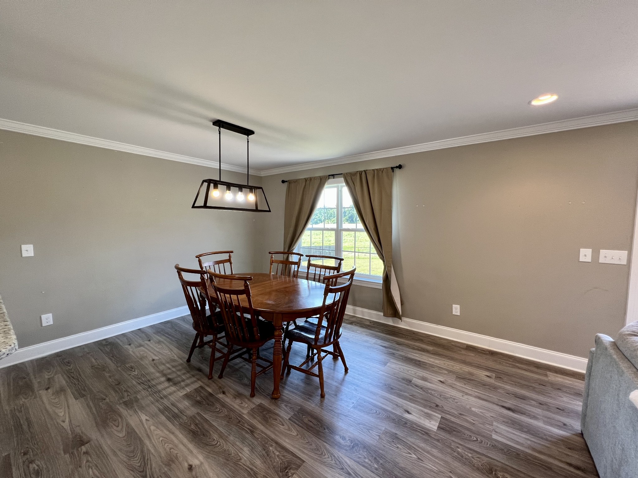 418 Taylor Road Manchester, TN 37355 - Photo 11 of 30 a dining room with furniture and window