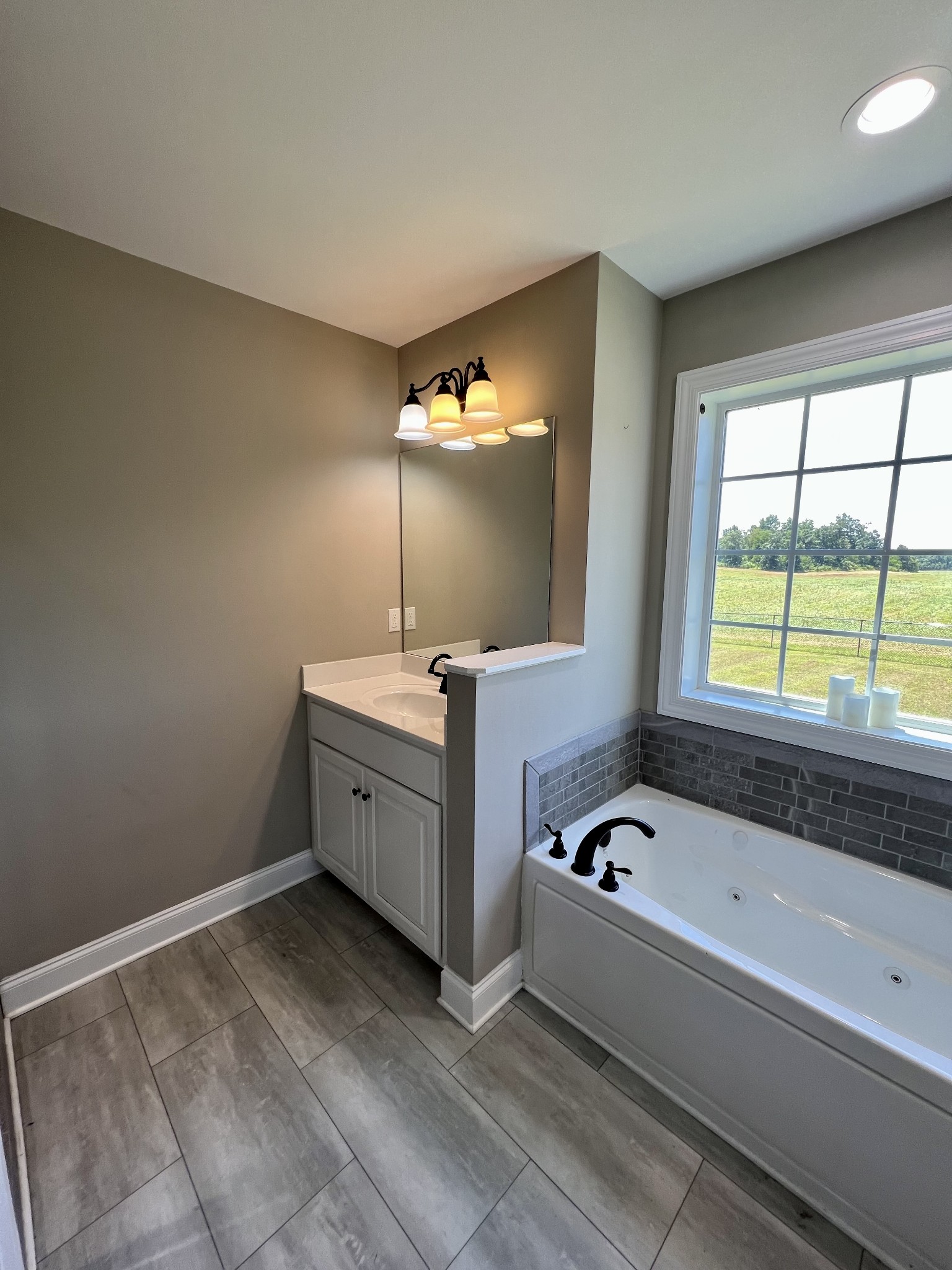 418 Taylor Road Manchester, TN 37355 - Photo 18 of 30 a bathroom with a bathtub sink and mirror