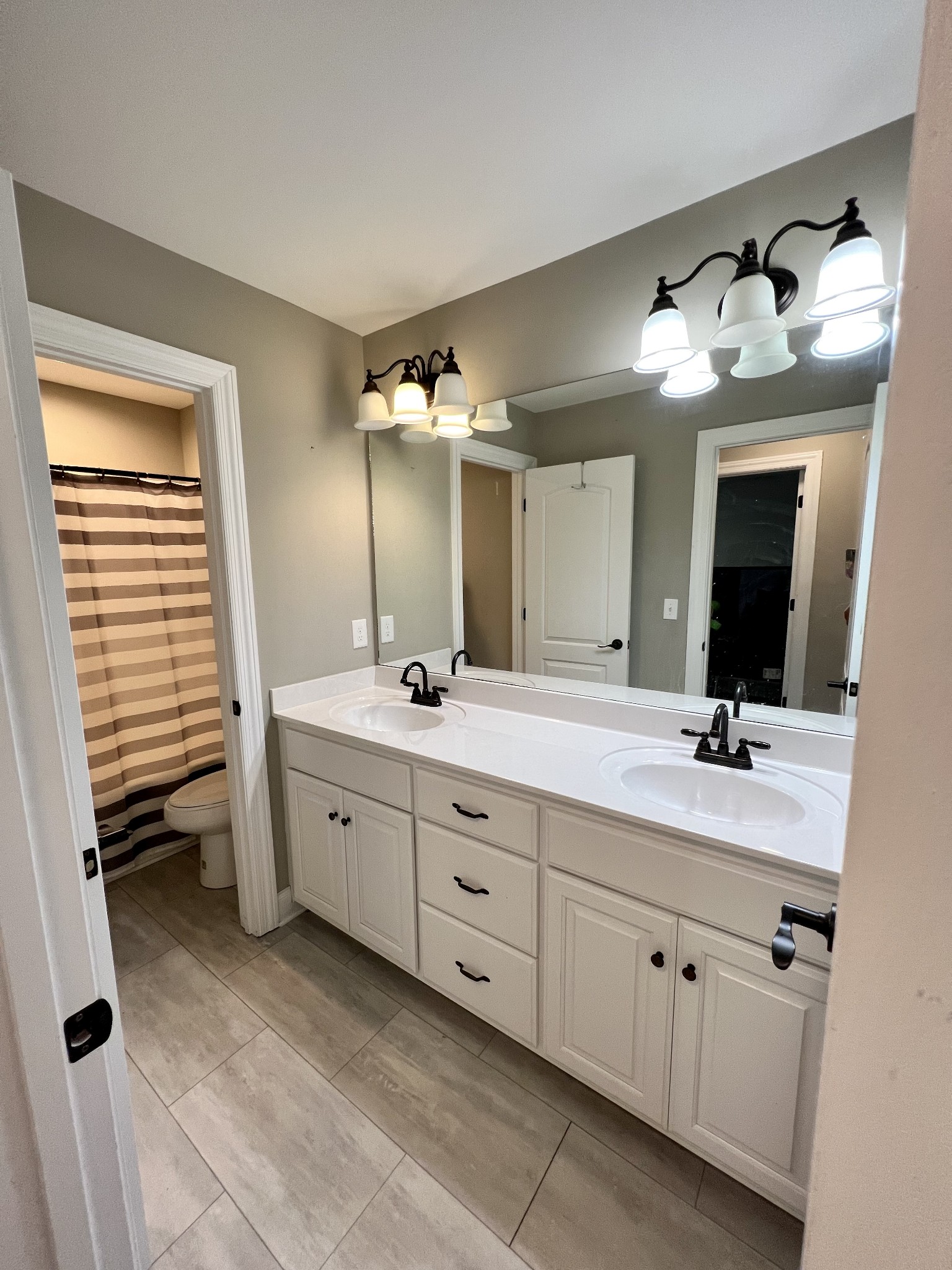 418 Taylor Road Manchester, TN 37355 - Photo 23 of 30 a bathroom with a double vanity sink mirror and