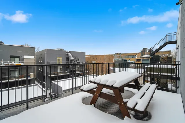 $4,000 | 725 West 17th Street, Unit 3, Chicago, IL 60616