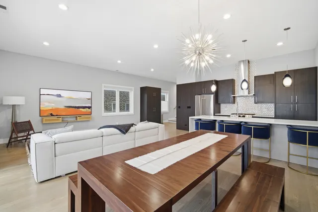 $4,000 | 725 West 17th Street, Unit 3, Chicago, IL 60616