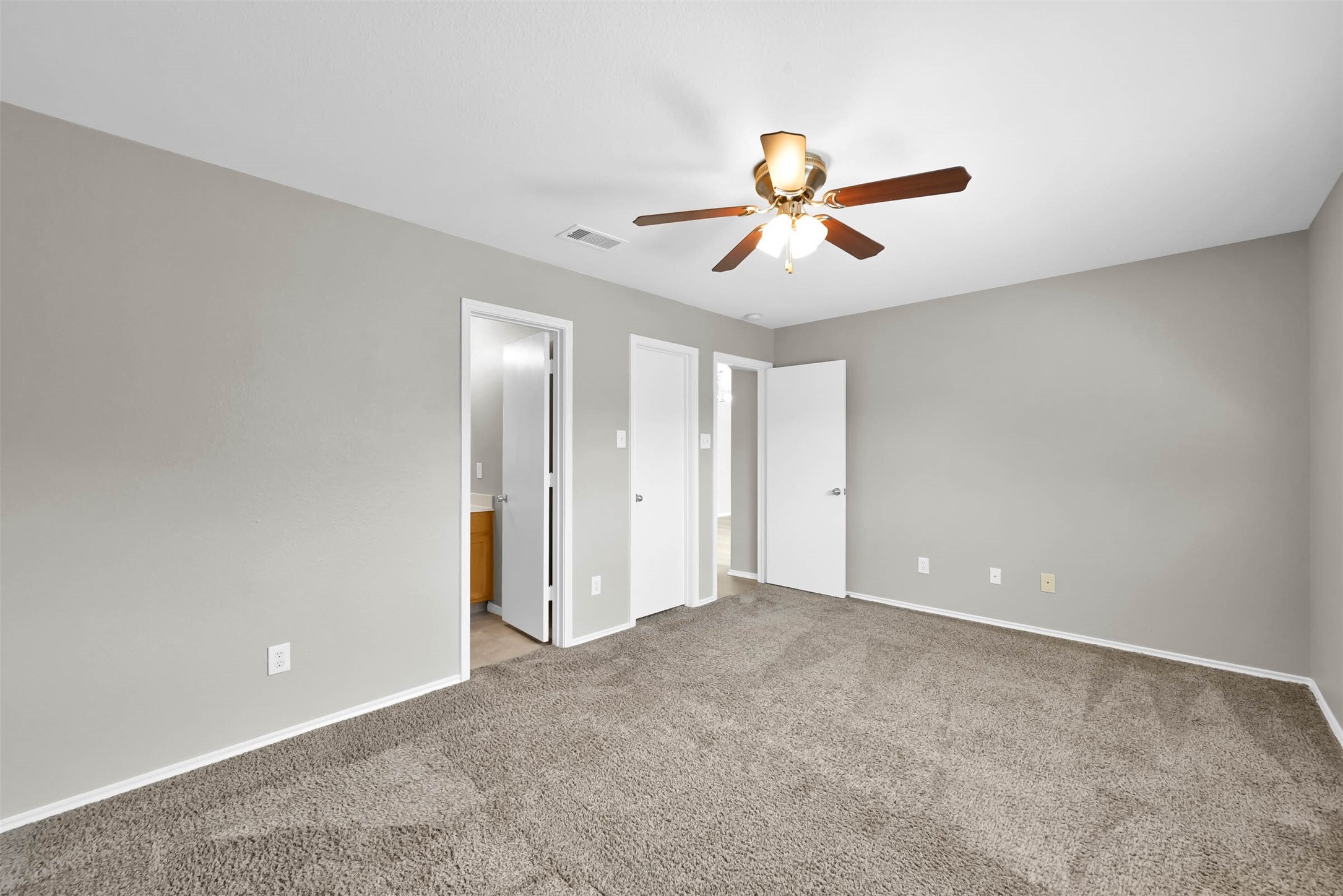 2214 Shady Tree Lane Conroe, TX 77301 - Photo 11 of 19