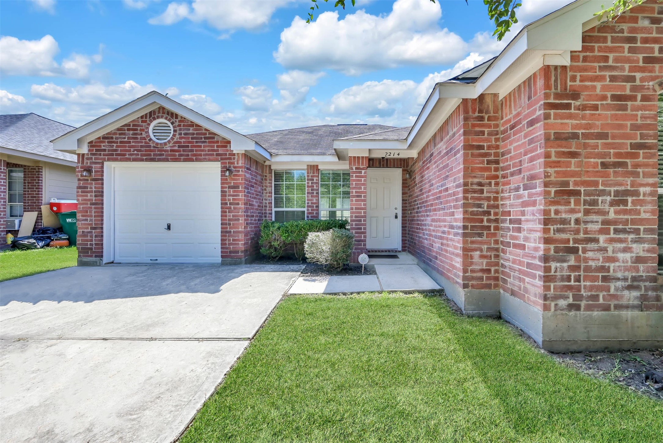 2214 Shady Tree Lane Conroe, TX 77301 - Photo 2 of 19