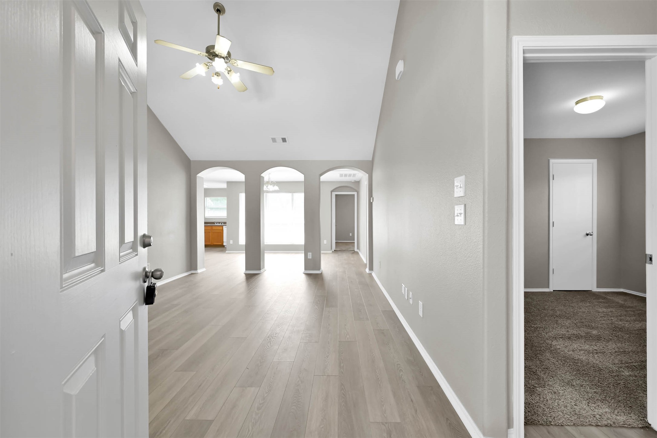 2214 Shady Tree Lane Conroe, TX 77301 - Photo 3 of 19