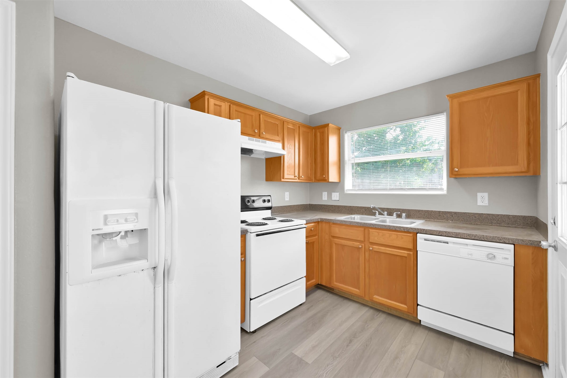 2214 Shady Tree Lane Conroe, TX 77301 - Photo 8 of 19