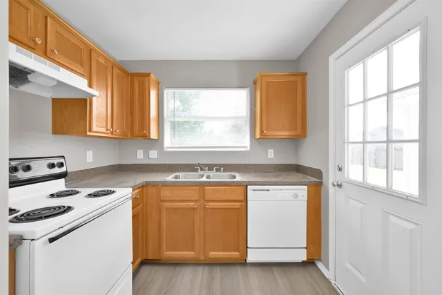 $1,525 | 2214 Shady Tree Lane, Conroe, TX 77301