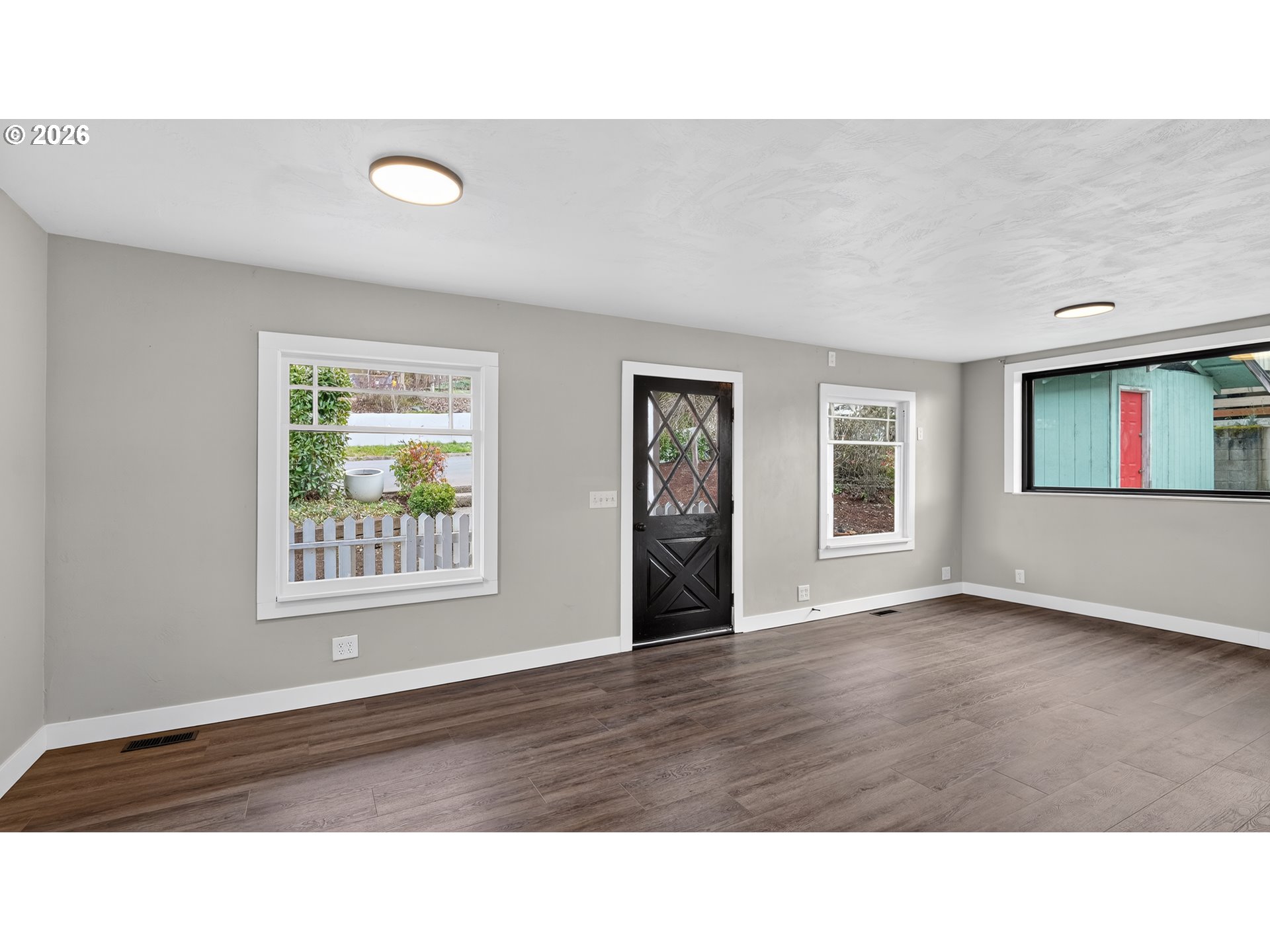 504 South 3rd Street Springfield, OR 97477 - Photo 3 of 14