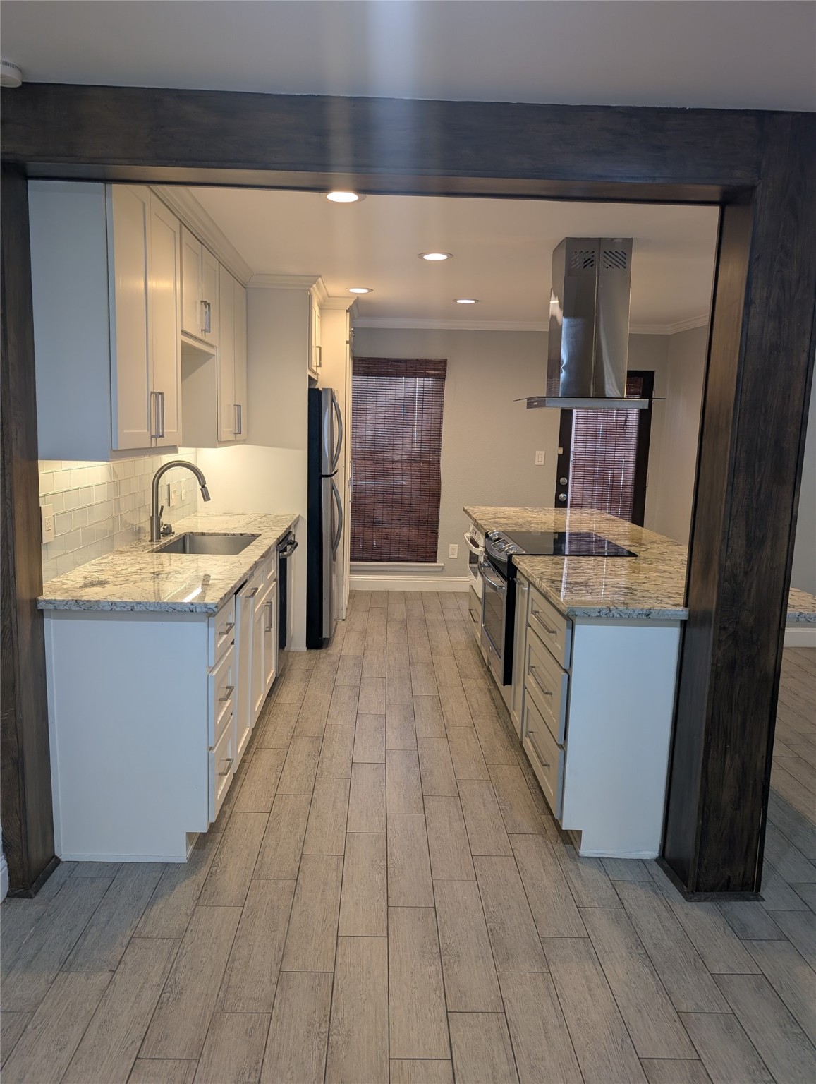 2503 McCue Road, Unit 12 Houston, TX 77056 - Photo 4 of 22 a spacious bathroom with a granite countertop sink