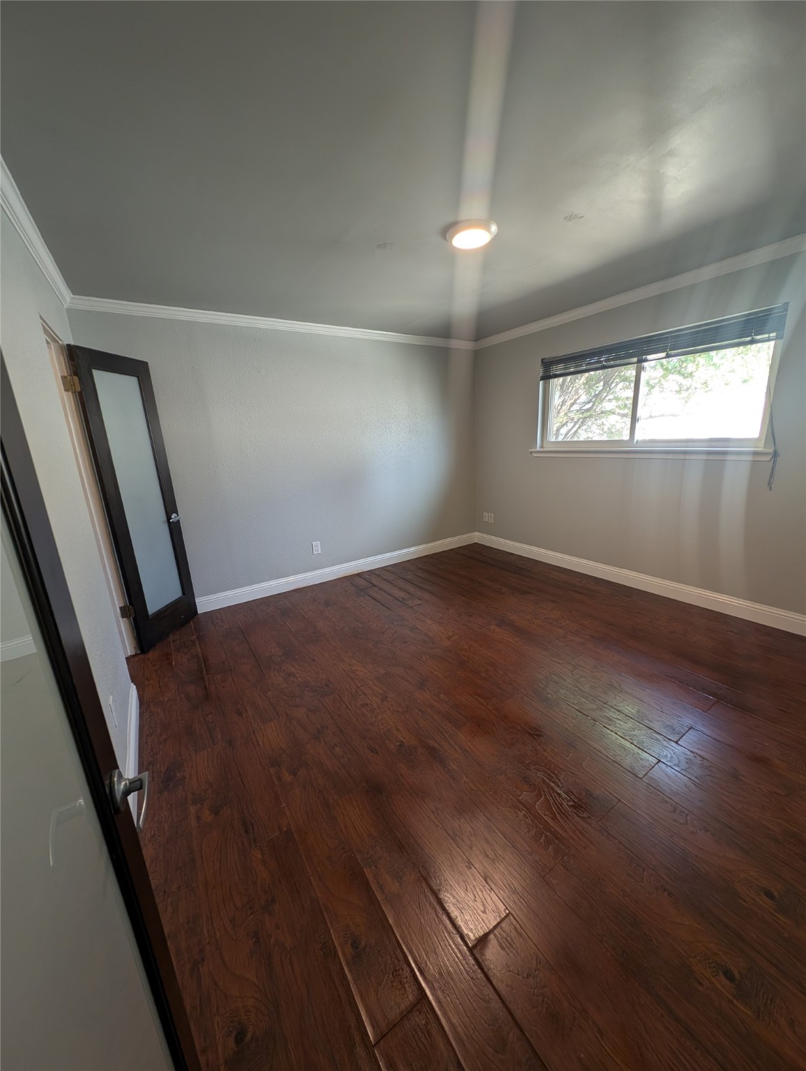 2503 McCue Road, Unit 12 Houston, TX 77056 - Photo 10 of 22 an empty room with wooden floor and windows