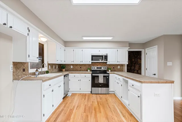 $365,000 | 5702 Maxwell Drive, Olive Branch, MS 38654