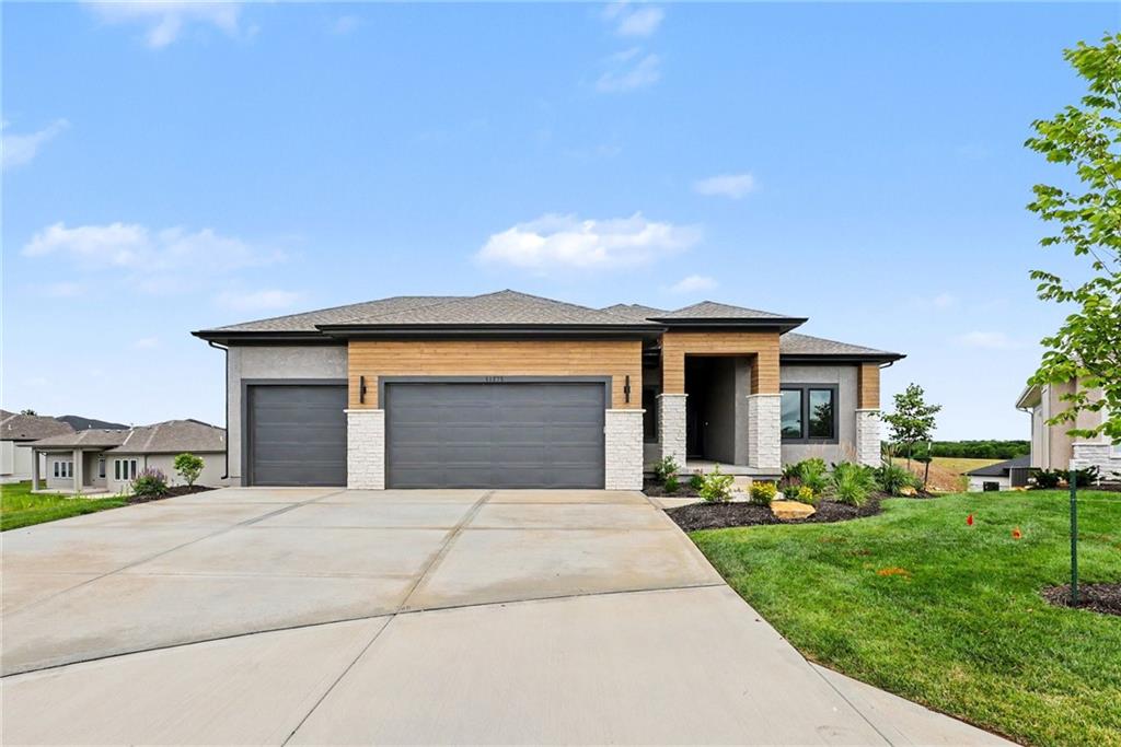 11275 South Gleason Road Olathe, KS 66061 - Photo 2 of 40