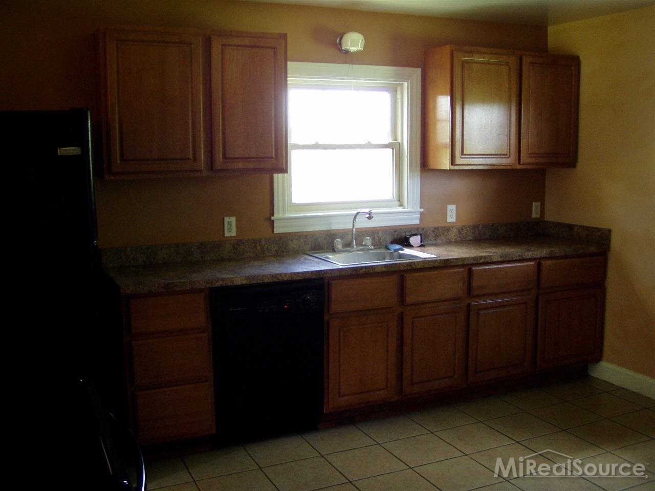8684 Bryce Road Avoca, MI 48006 - Photo 14 of 23 31214551-13.JPG