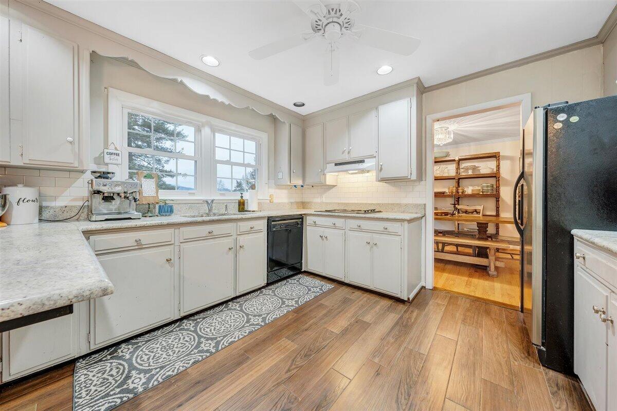 909 Shenandoah Road Lexington, VA 24450 - Photo 13 of 53 15-MIB05319
