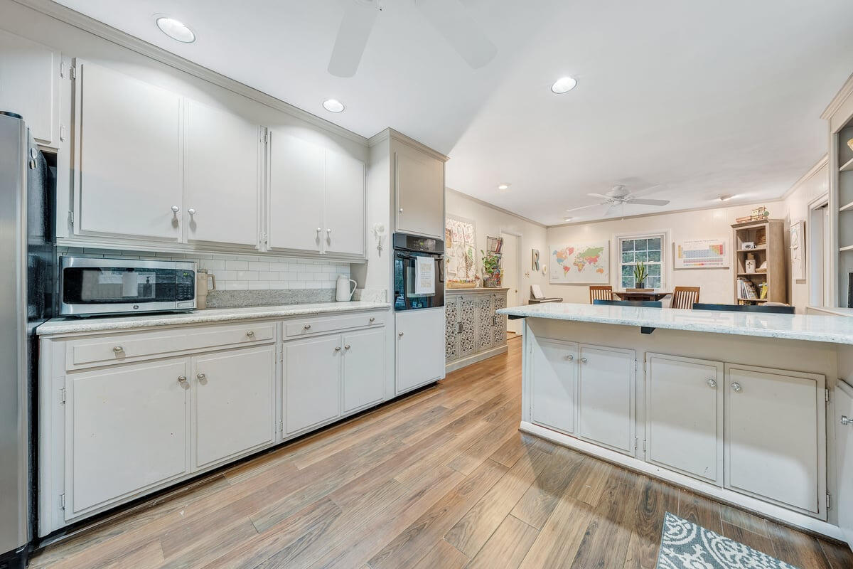 909 Shenandoah Road Lexington, VA 24450 - Photo 16 of 53 MIB05328 (2)