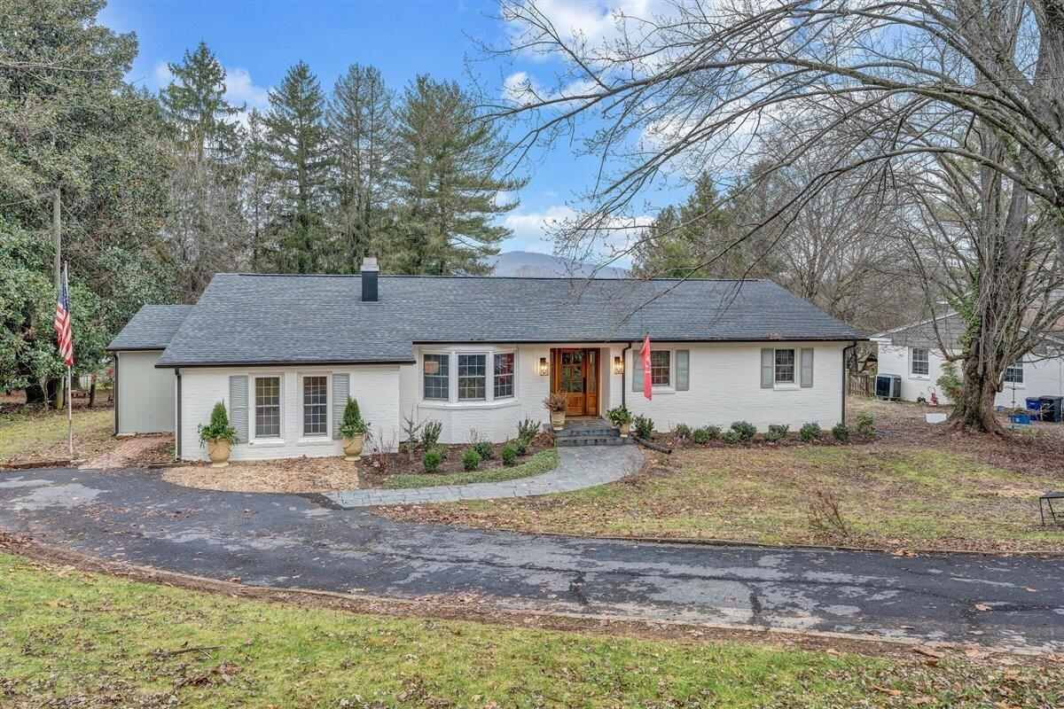 909 Shenandoah Road Lexington, VA 24450 - Photo 2 of 53 02-MIB05448