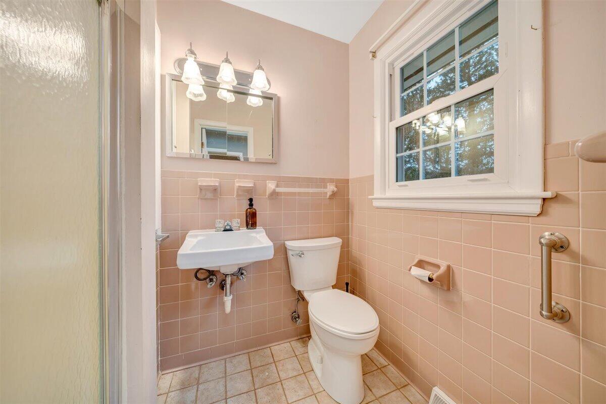 909 Shenandoah Road Lexington, VA 24450 - Photo 33 of 53 35-MIB05379