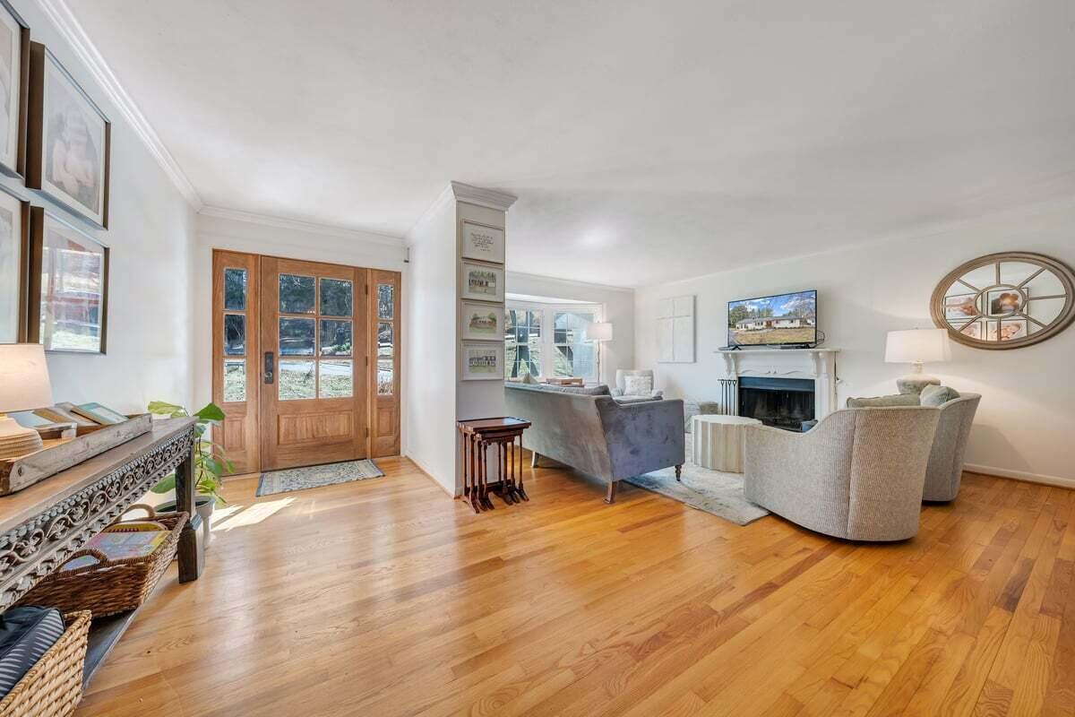909 Shenandoah Road Lexington, VA 24450 - Photo 5 of 53 MIB02071