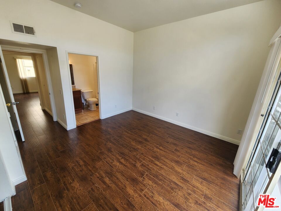 4328 Whitsett Avenue, Unit 4 Studio City, CA 91604 - Photo 20 of 73 wooden floor in an empty room
