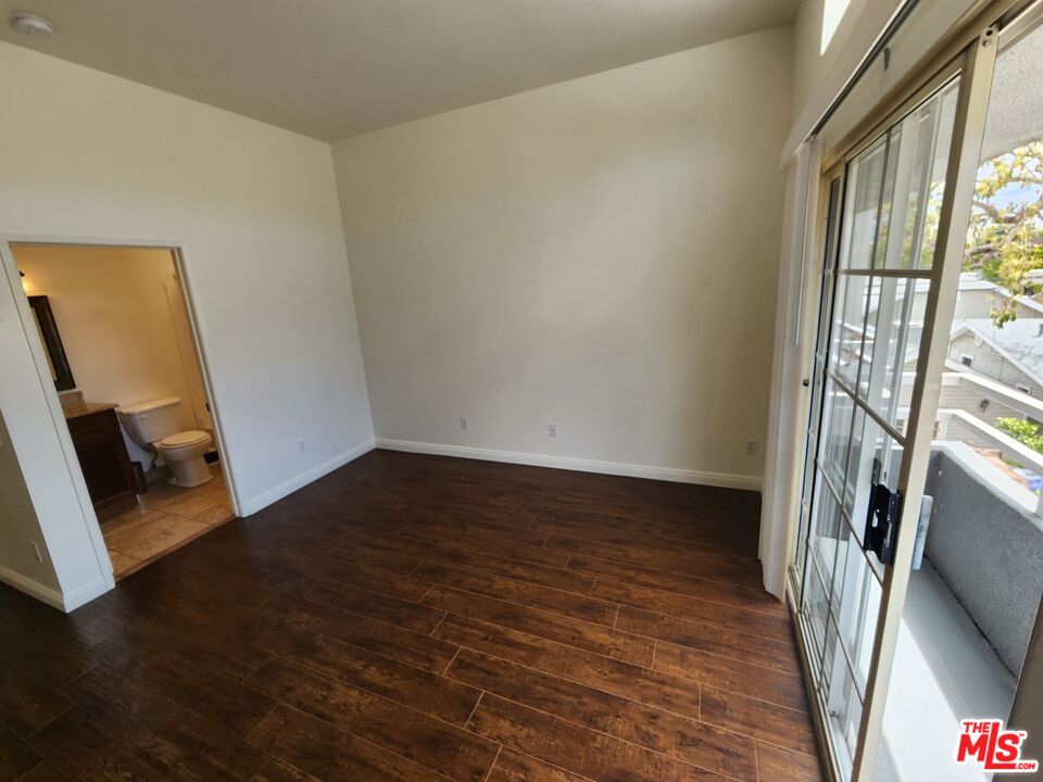 4328 Whitsett Avenue, Unit 4 Studio City, CA 91604 - Photo 21 of 73 a view of an empty room with wooden floor and a window