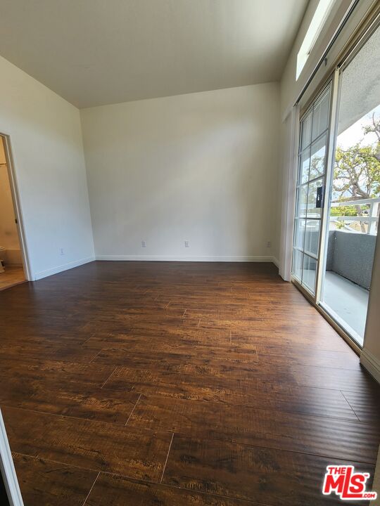 4328 Whitsett Avenue, Unit 4 Studio City, CA 91604 - Photo 27 of 73 a view of an empty room and window