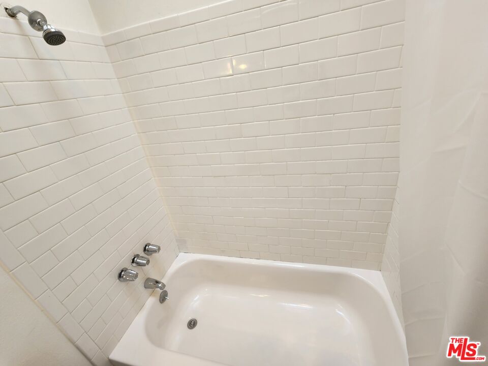 4328 Whitsett Avenue, Unit 4 Studio City, CA 91604 - Photo 33 of 73