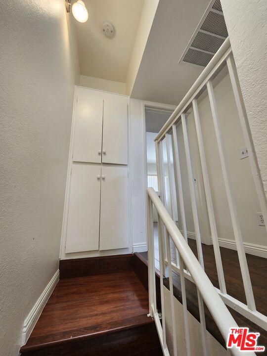 4328 Whitsett Avenue, Unit 4 Studio City, CA 91604 - Photo 45 of 73 a view of an entryway with staircase