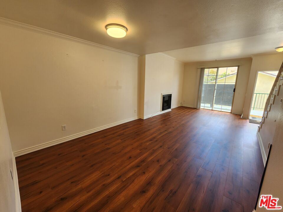 4328 Whitsett Avenue, Unit 4 Studio City, CA 91604 - Photo 53 of 73 a view of an empty room with wooden floor and a window