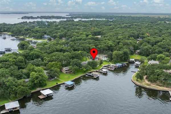 $999,998 | 301 North Shore, Trinidad, TX 75163