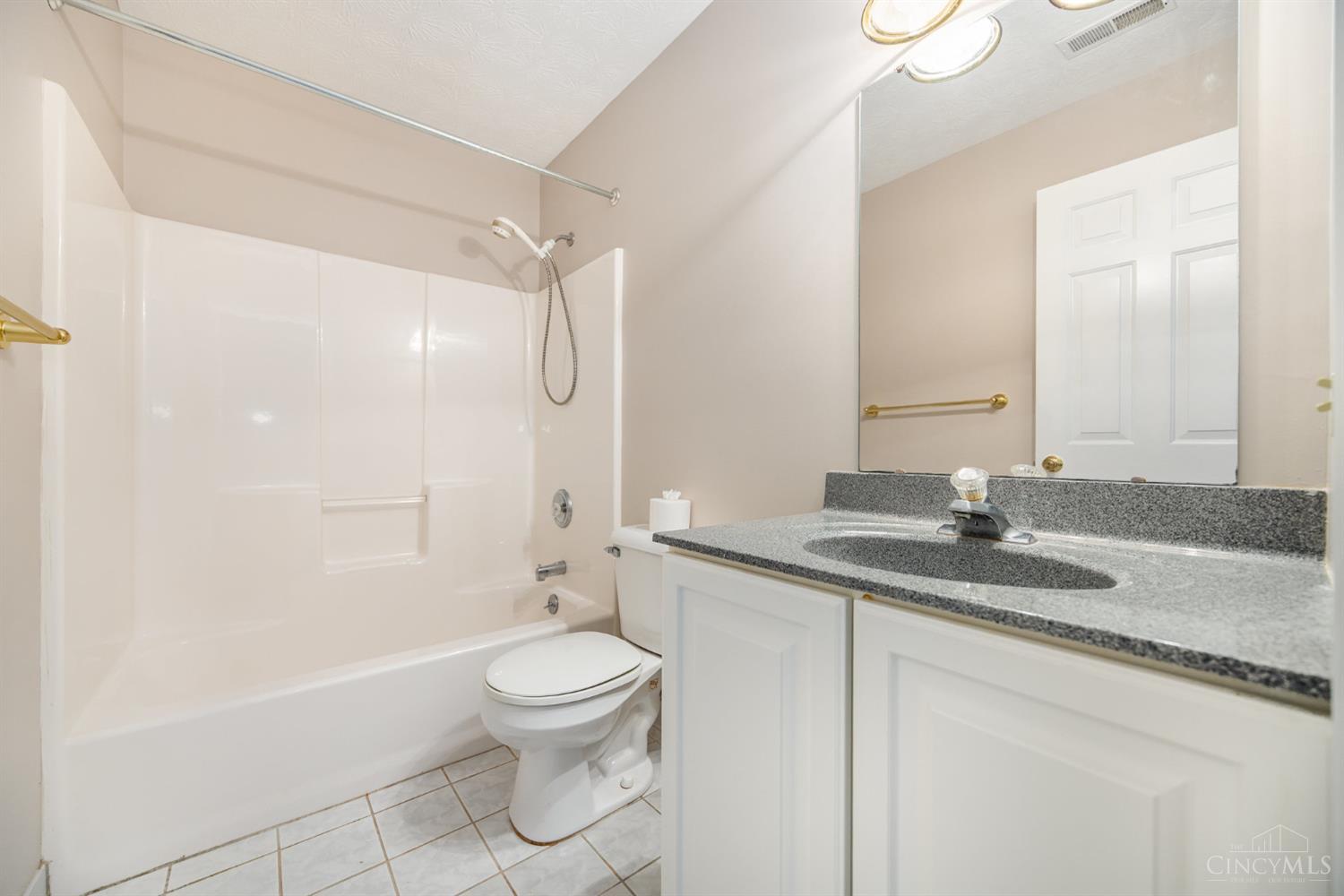 3363 Diehl Road, Unit 27 Cincinnati, OH 45211 - Photo 12 of 18 Gallery Image 12