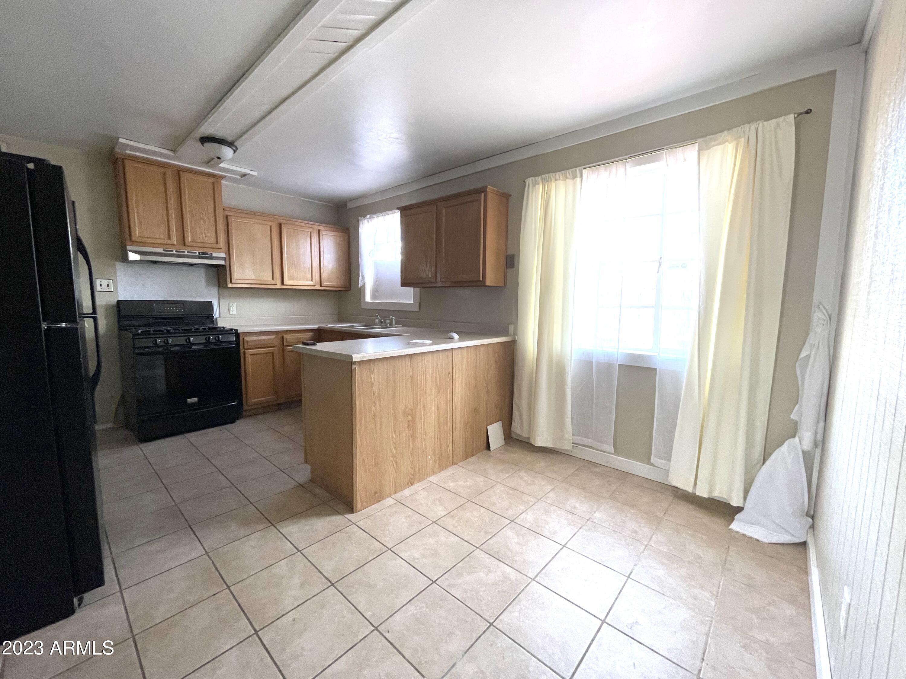 3232 East Coronado Road Phoenix, AZ 85008 - Photo 2 of 6 3