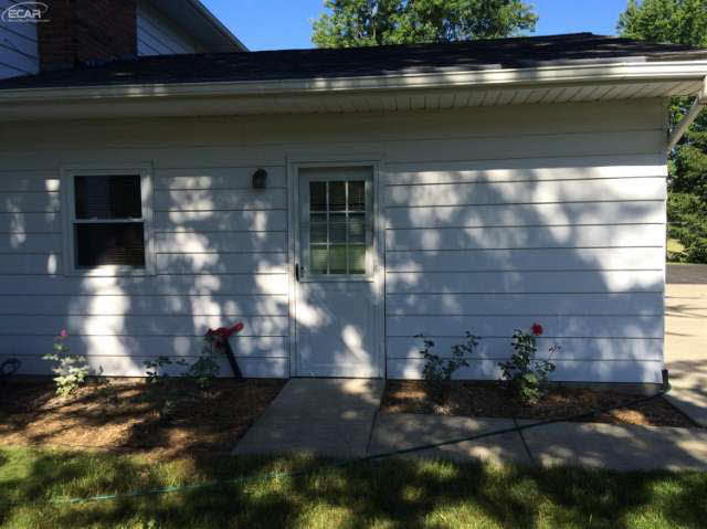 7055 Brewer Road Flint, MI 48507 - Photo 22 of 33 21181298-22.JPG