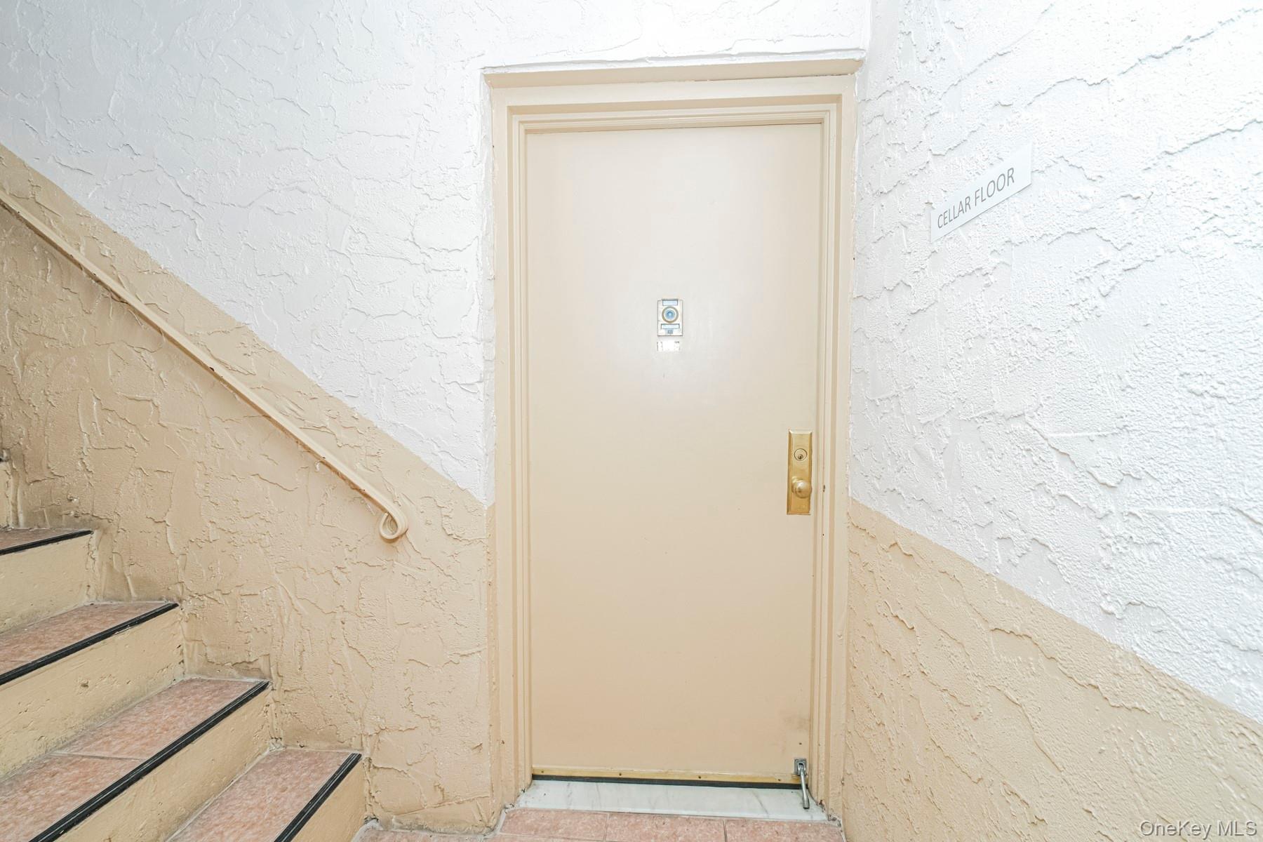 490 Clove Road Staten Island, NY 10310 - Photo 2 of 20 Entryway from inside the building