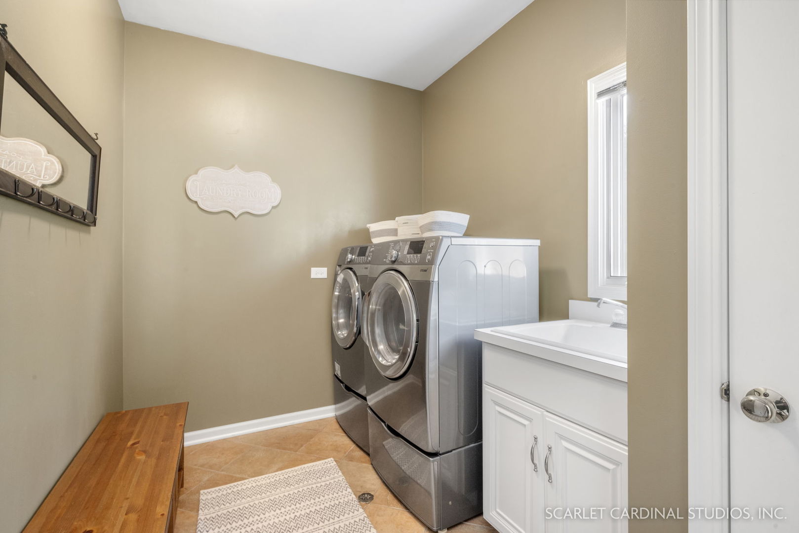 4860 Snapjack Circle Naperville, IL 60564 - Photo 10 of 35 a utility room with dryer and washer