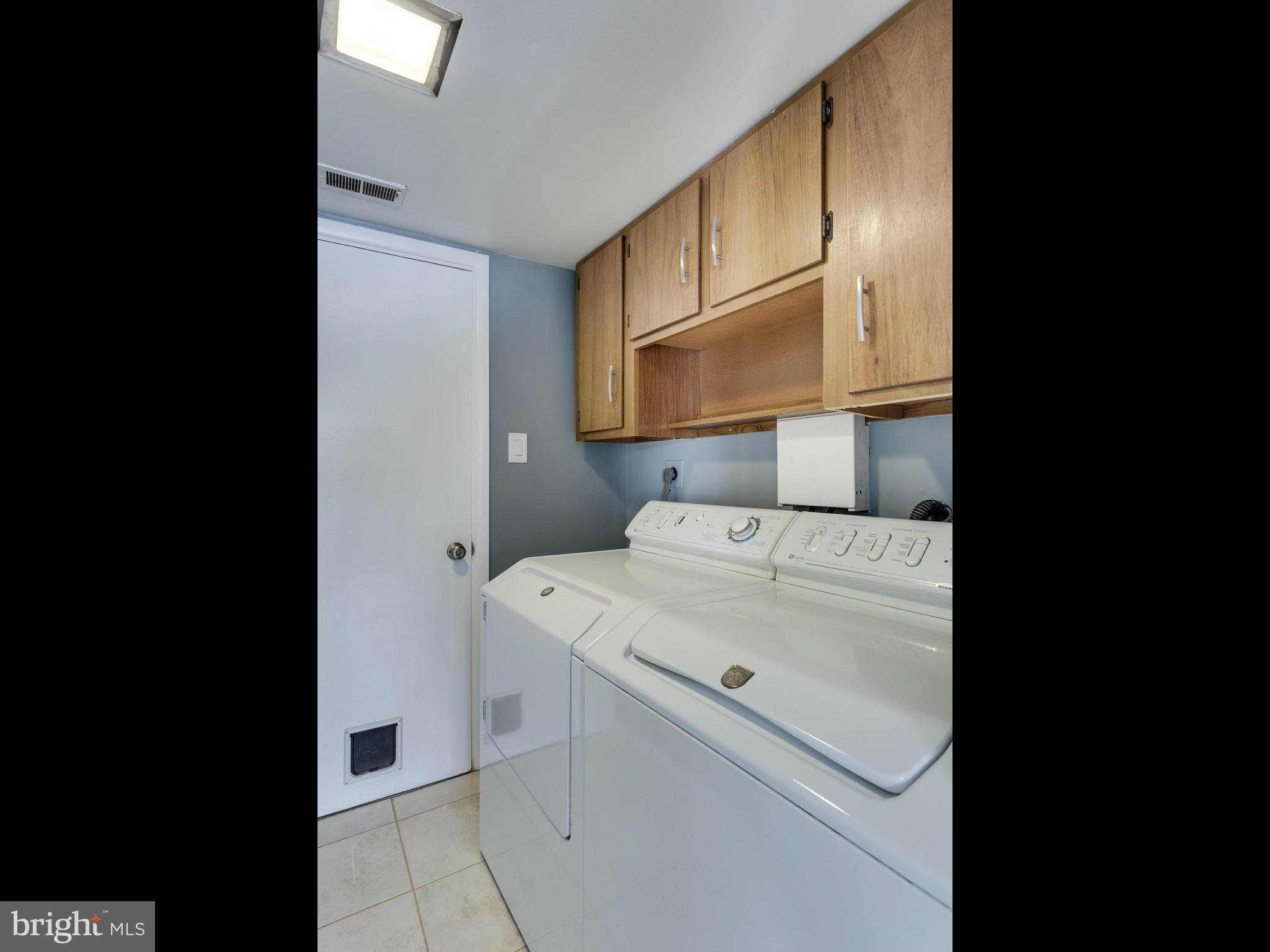7604 Chancellor Way Springfield, VA 22153 - Photo 9 of 30 a utility room with dryer and washer